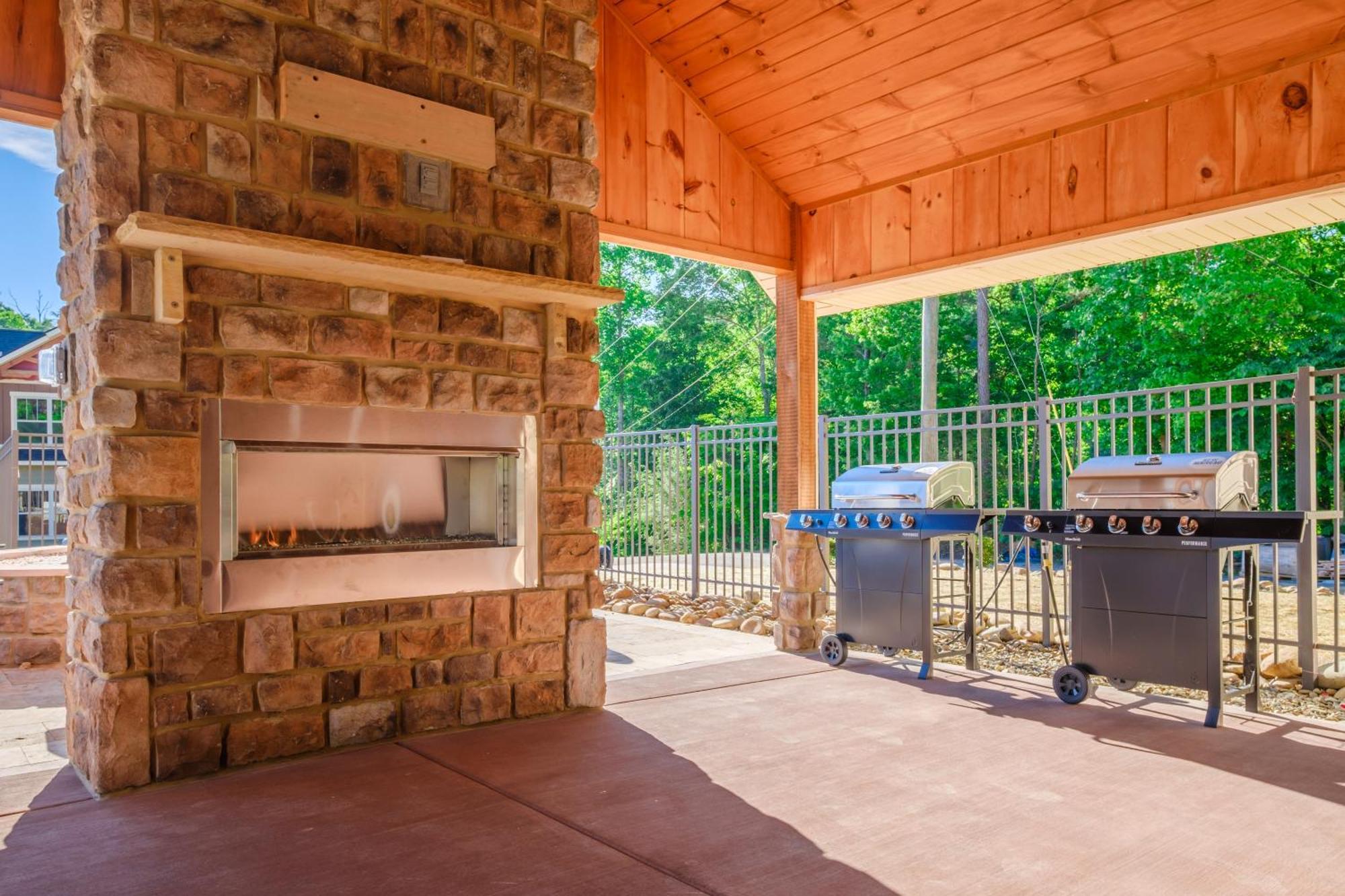 Splash Mountain Lodge By Eden Crest Gatlinburg Exterior photo